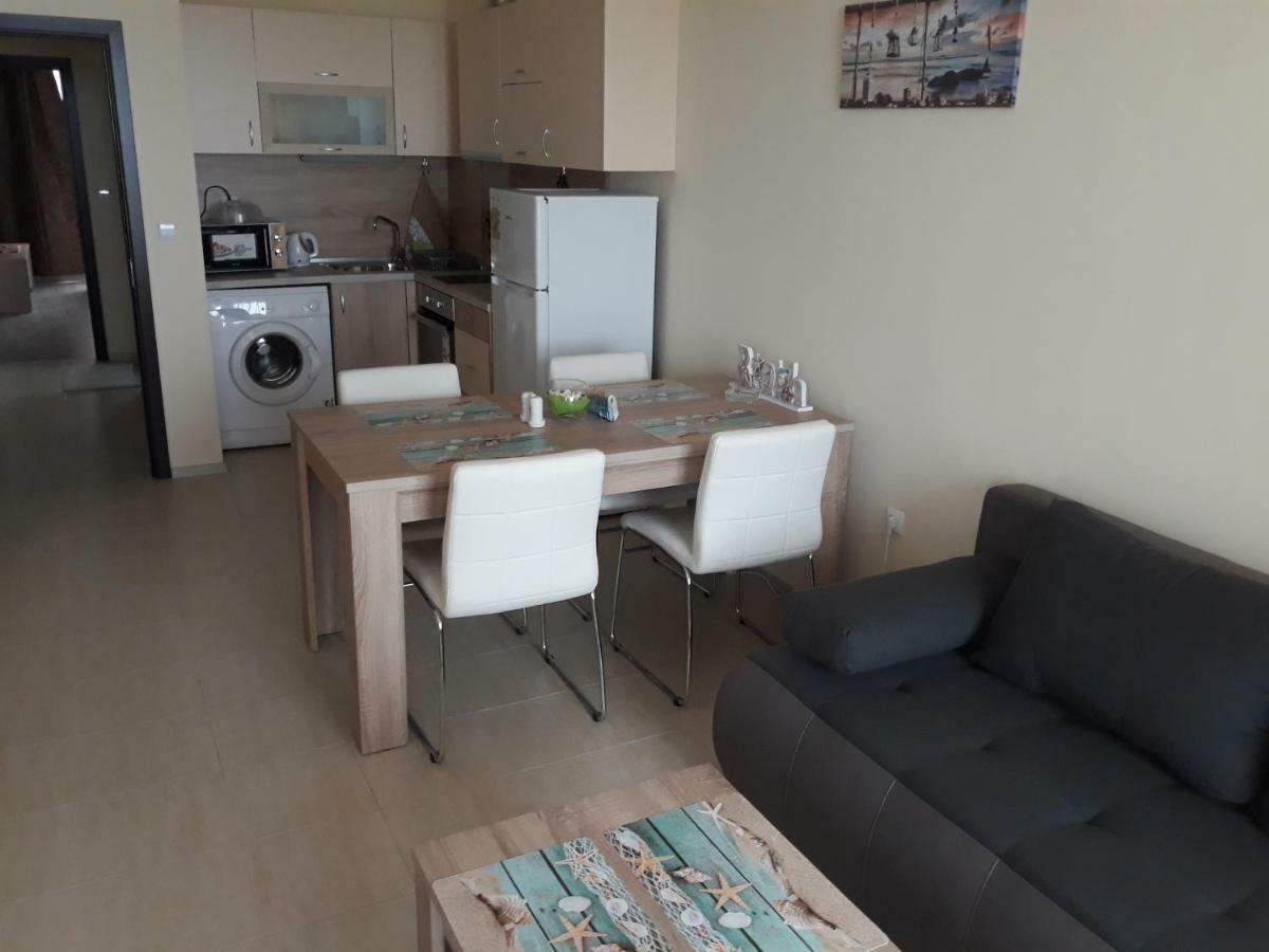 Таня 8 Apartment Pomorie Exterior photo